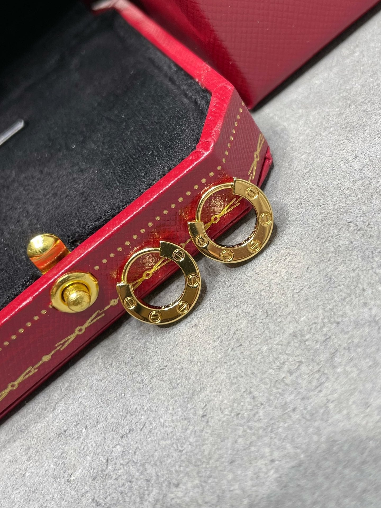 [OAK JURI]LOVE MINI EARRINGS