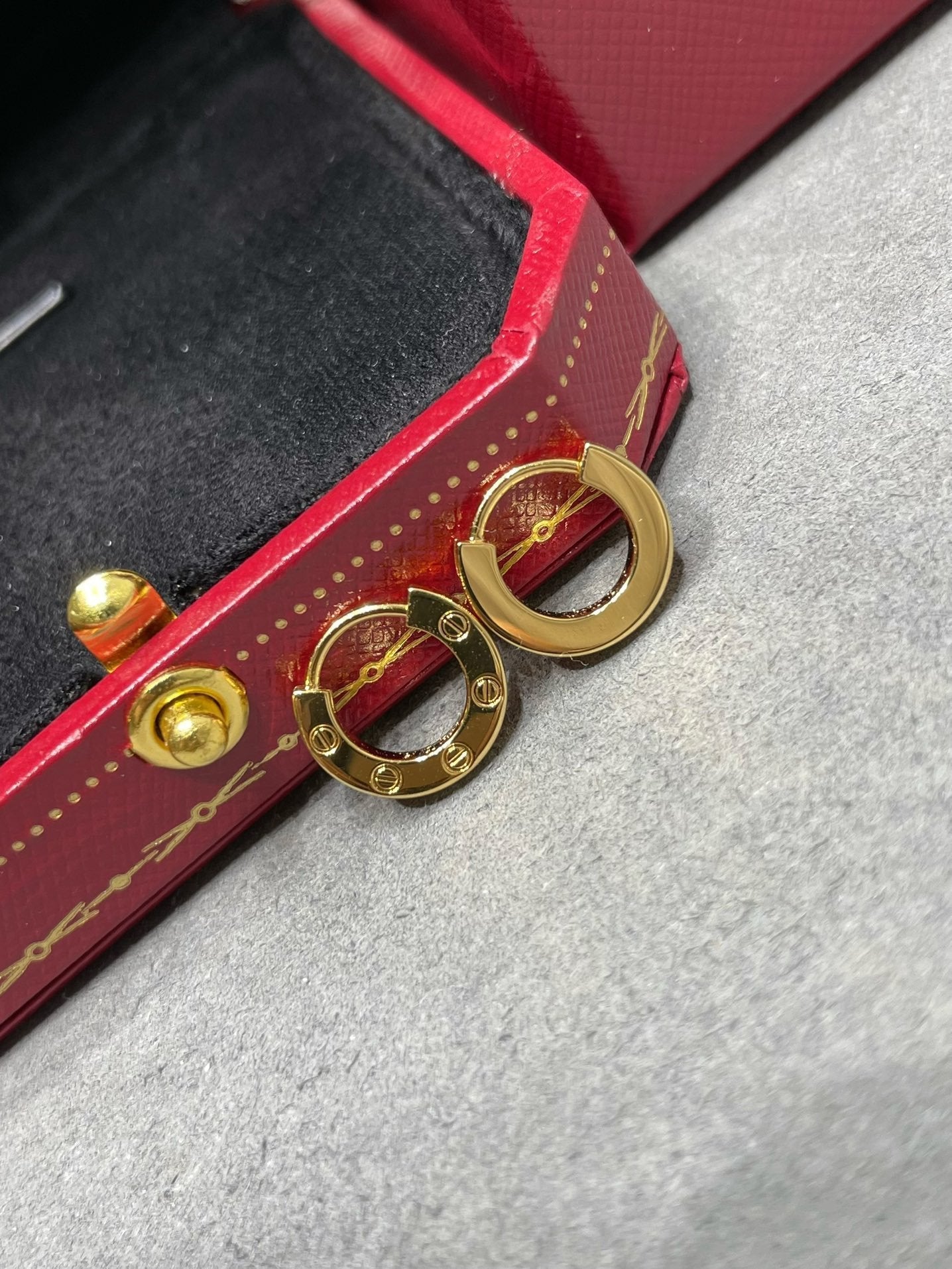 [OAK JURI]LOVE MINI EARRINGS