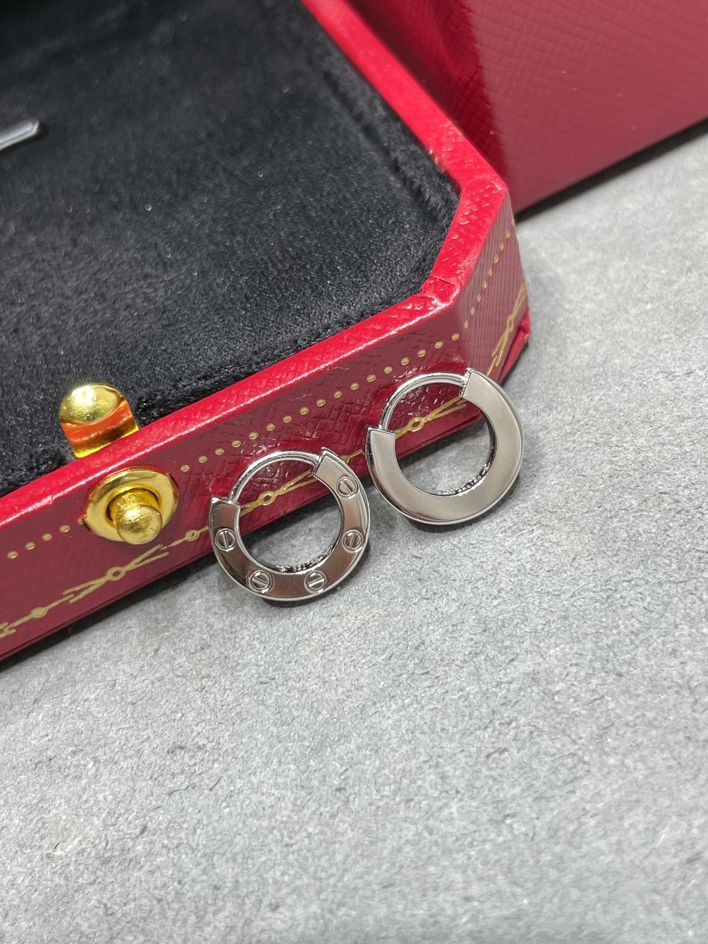 [OAK JURI]LOVE MINI EARRINGS