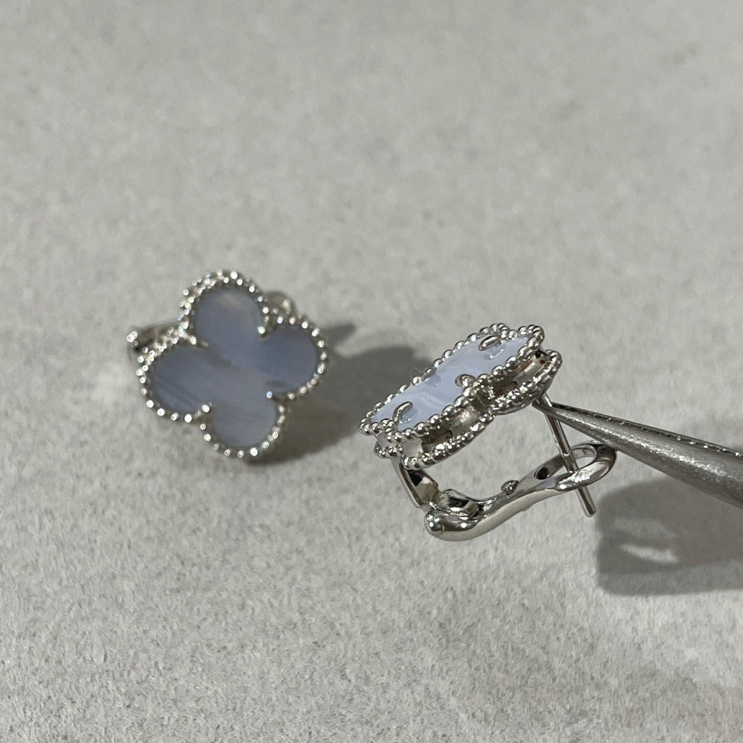 [OAK JURI]CLOVER CHALCEDONY SILVER STUD EARRINGS