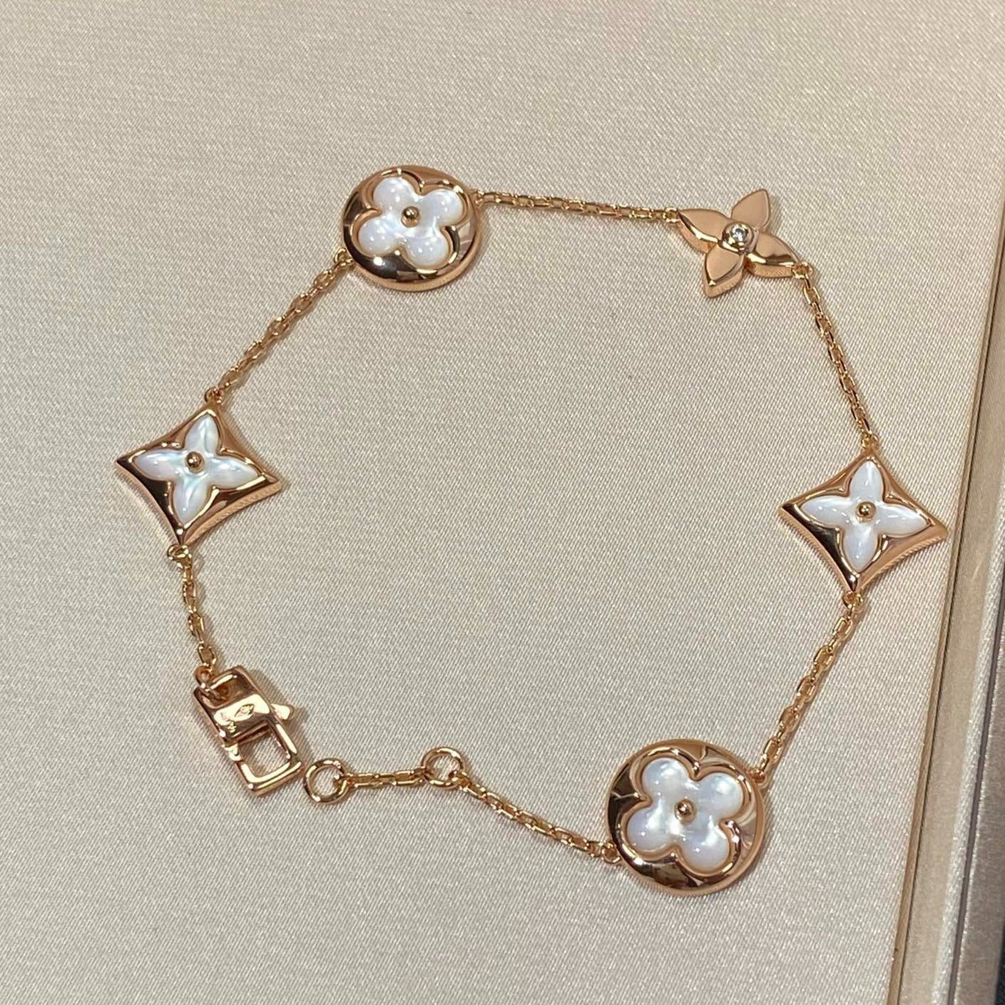 [OAK JURI]STAR AND SUN 5 MOTIF MOP PINK GOLD BRACELET