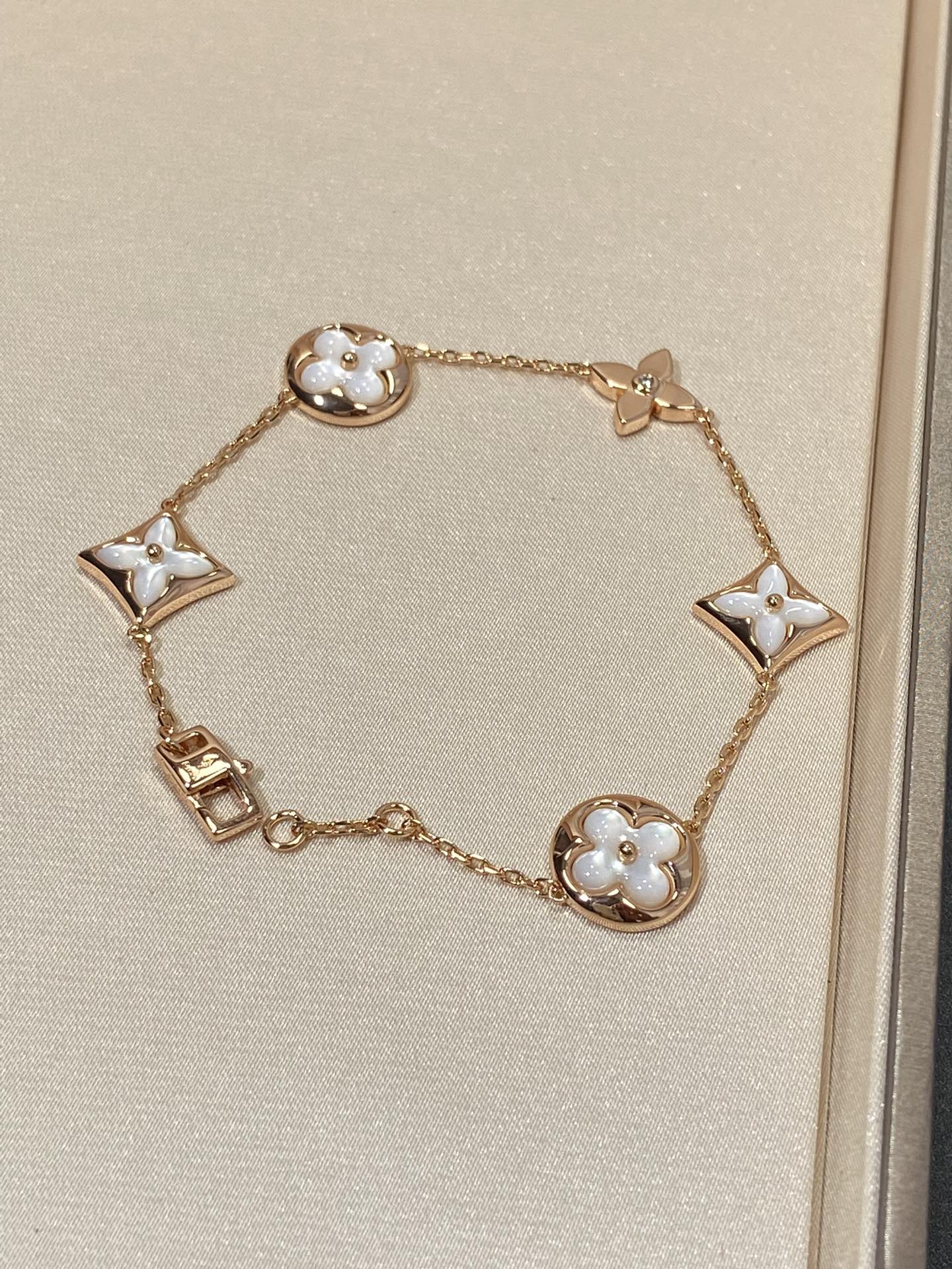 [OAK JURI]STAR AND SUN 5 MOTIF MOP PINK GOLD BRACELET