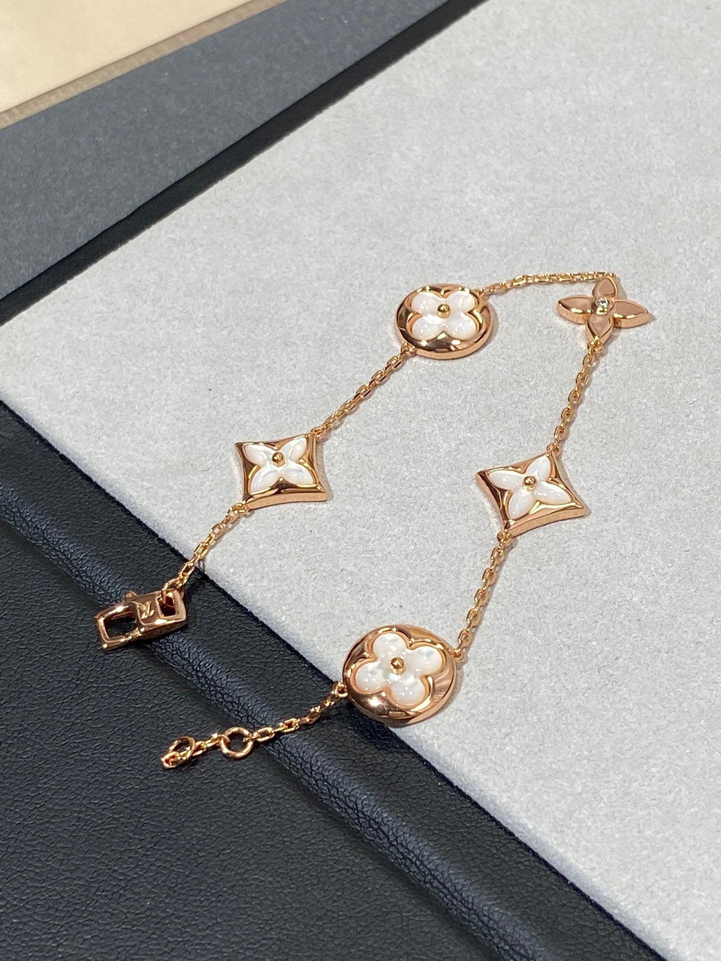 [OAK JURI]STAR AND SUN 5 MOTIF MOP PINK GOLD BRACELET