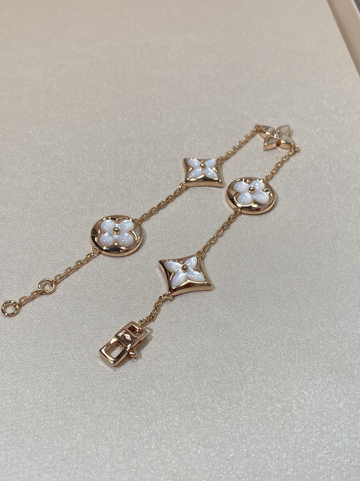 [OAK JURI]STAR AND SUN 5 MOTIF MOP PINK GOLD BRACELET