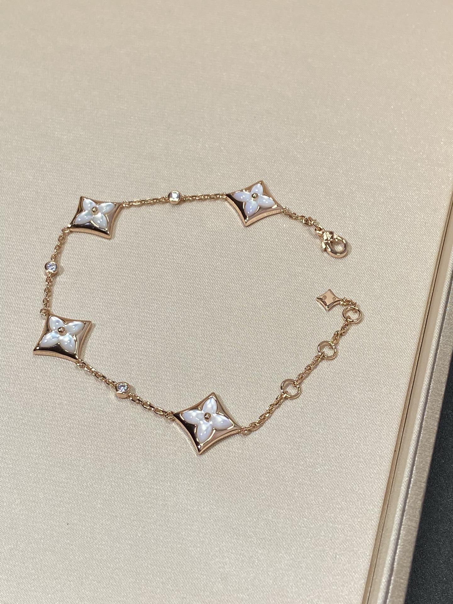 [OAK JURI]STAR 4 MOTIF MOP DIAMOND PINK GOLD BRACELET