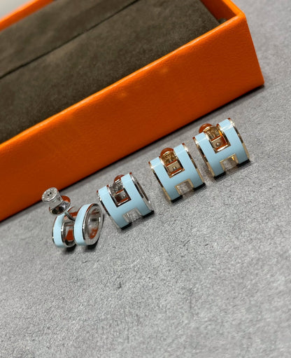 [OAK JURI]POP H SKY BLUE STUD EARRINGS
