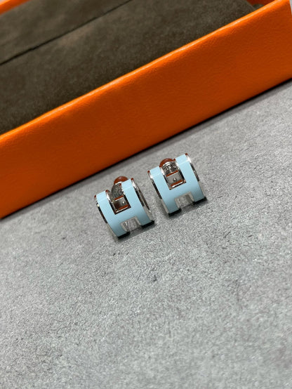 [OAK JURI]POP H SKY BLUE STUD EARRINGS