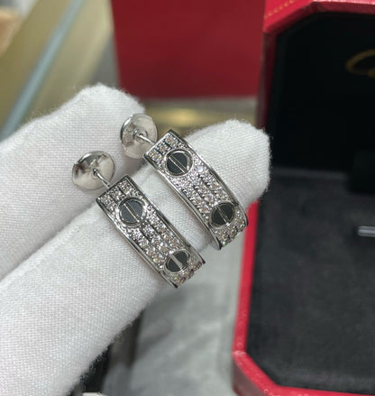 [OAK JURI]LOVE CERAMIC DIAMOND PAVED SILVER EARRINGS