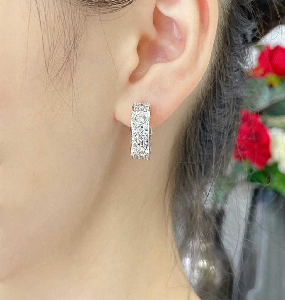 [OAK JURI]LOVE 5.5MM DIAMOND PAVED EARRINGS