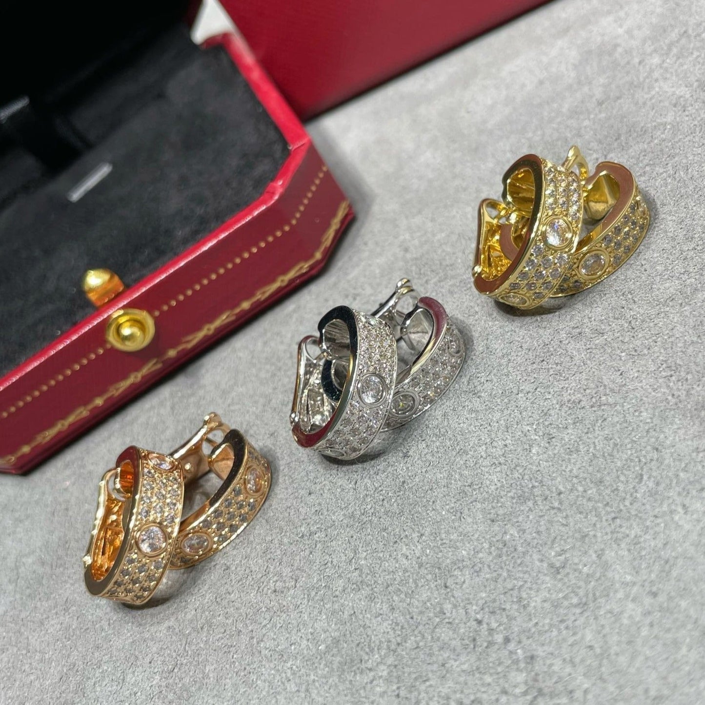 [OAK JURI]LOVE 5.5MM DIAMOND PAVED EARRINGS
