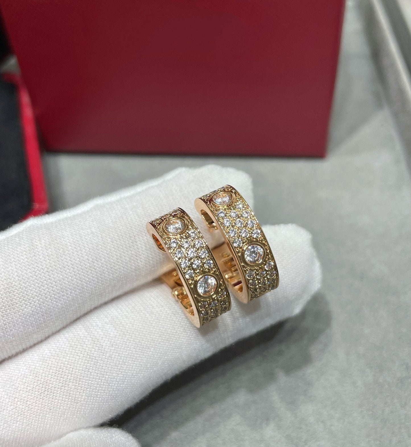[OAK JURI]LOVE 5.5MM DIAMOND PAVED EARRINGS