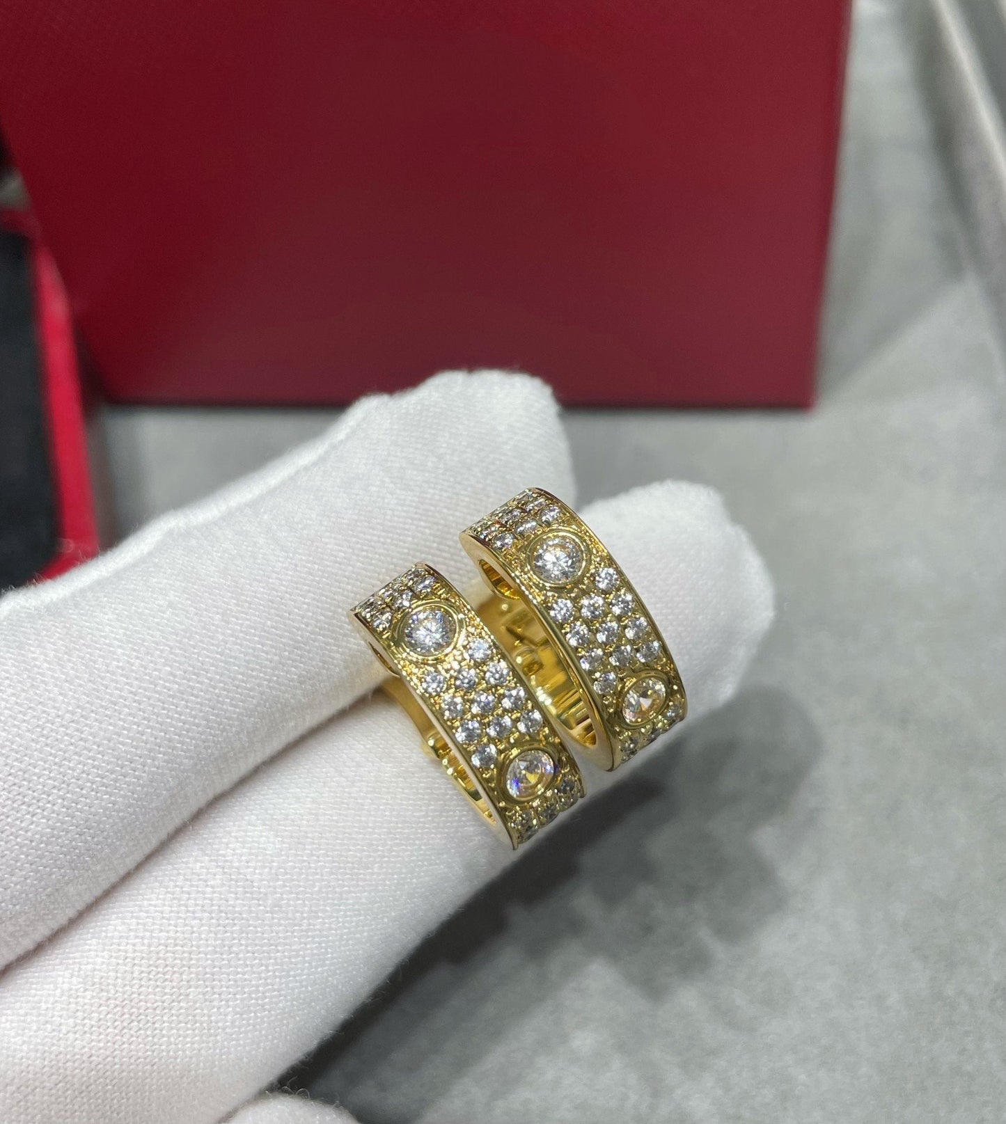 [OAK JURI]LOVE 5.5MM DIAMOND PAVED EARRINGS