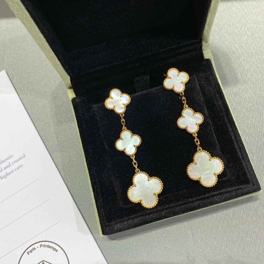 [OAK JURI]CLOVER MOP 3 MOTIFS GOLD EARRINGS