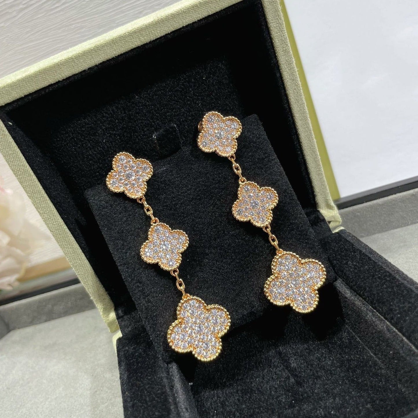 [OAK JURI]CLOVER 3 MOTIFS DIAMOND PAVED ROSE GOLD EARRINGS