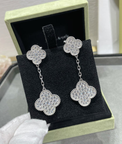 [OAK JURI]CLOVER 2 MOTIFS DIAMOND PAVED SILVER EARRINGS