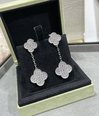 [OAK JURI]CLOVER 2 MOTIFS DIAMOND PAVED SILVER EARRINGS