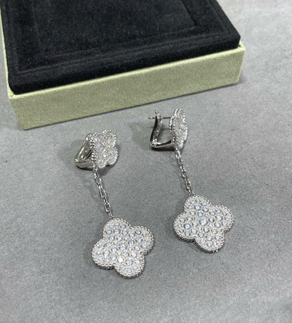 [OAK JURI]CLOVER 2 MOTIFS DIAMOND PAVED SILVER EARRINGS