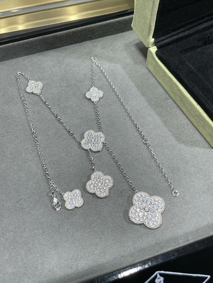 [OAK JURI]CLOVER 6 MOTIF DIAMOND PAVED NECKLACE
