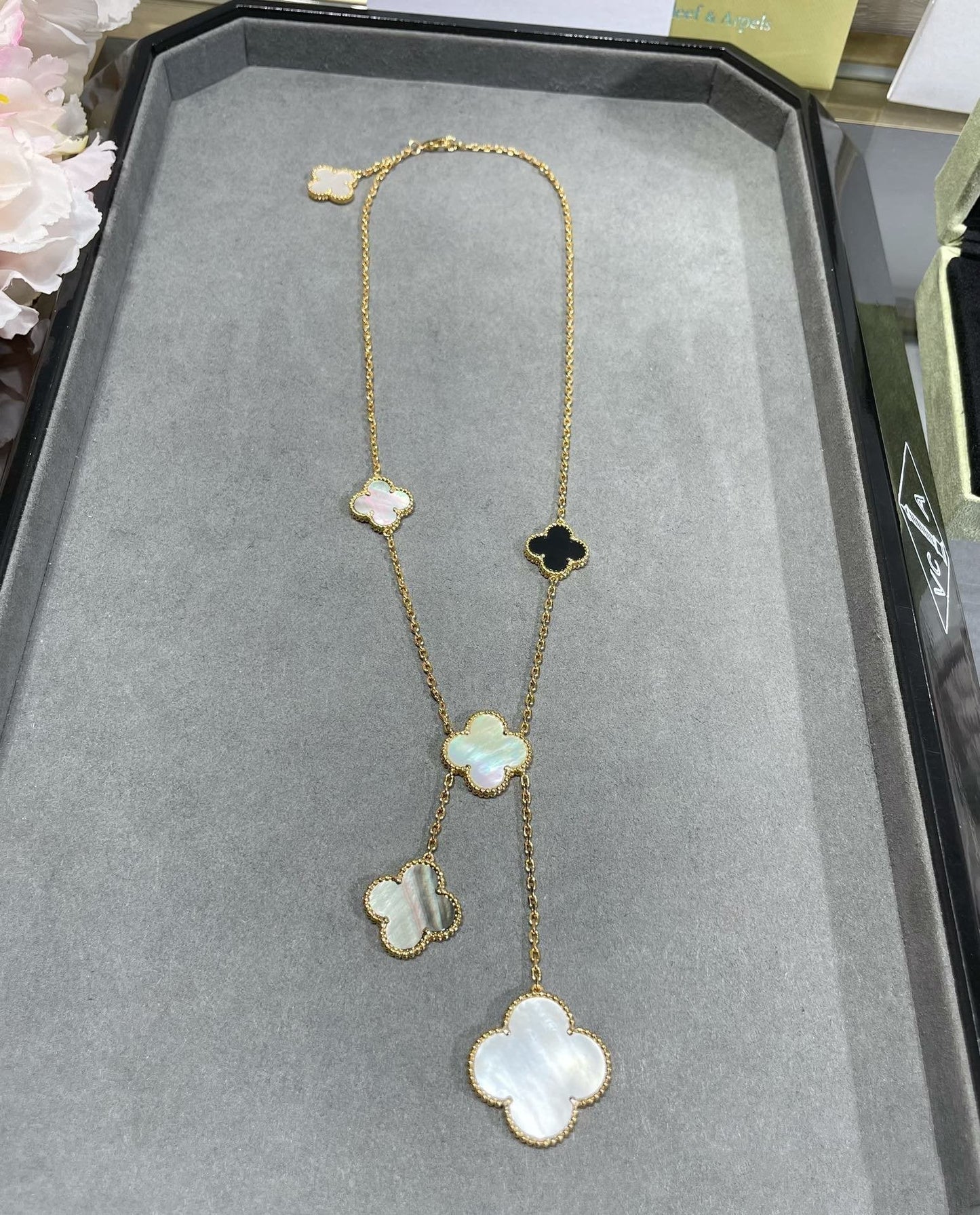 [OAK JURI]CLOVER 6 MOTIF MOP ONYX GOLD NECKLACE