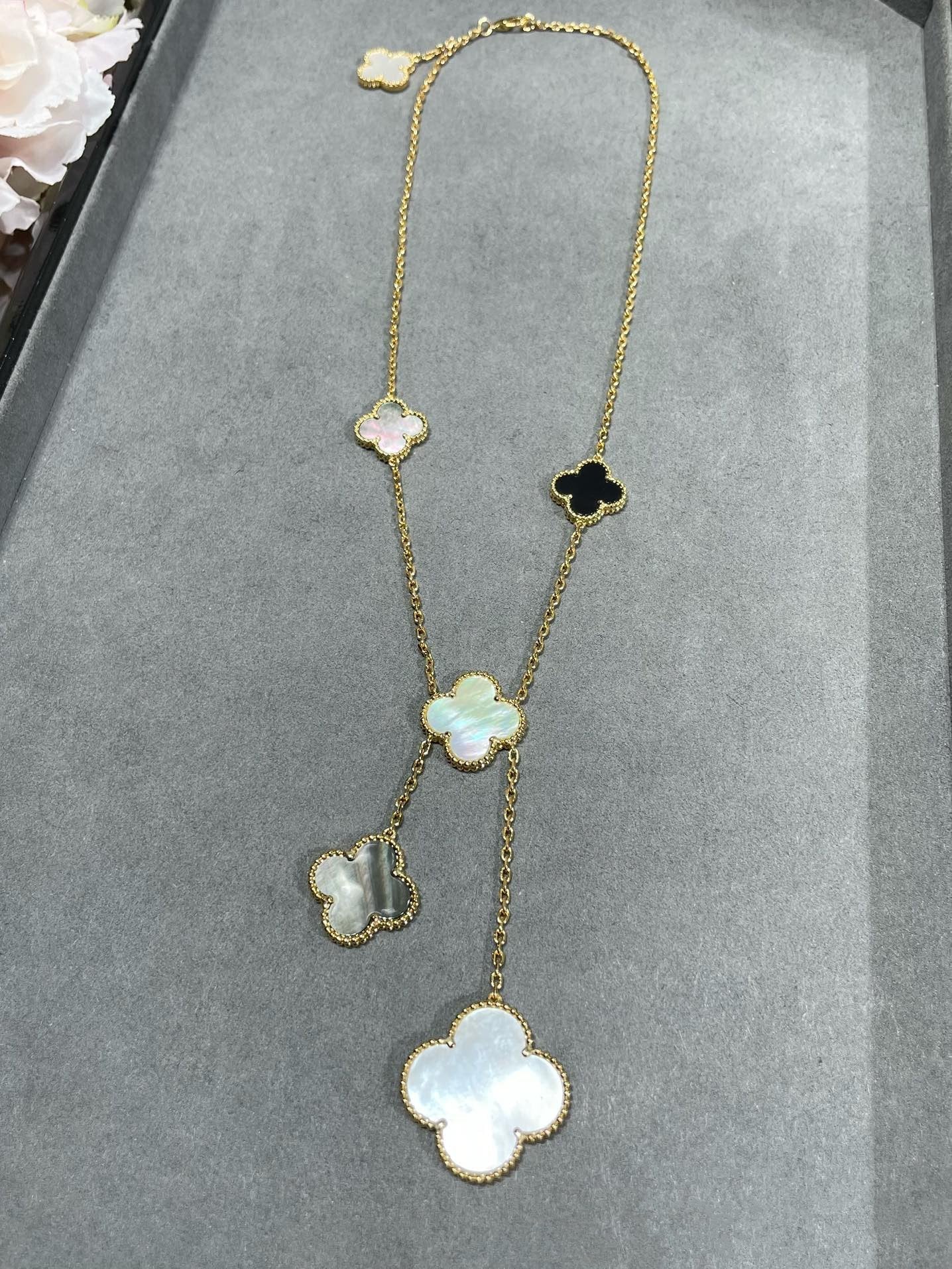 [OAK JURI]CLOVER 6 MOTIF MOP ONYX GOLD NECKLACE