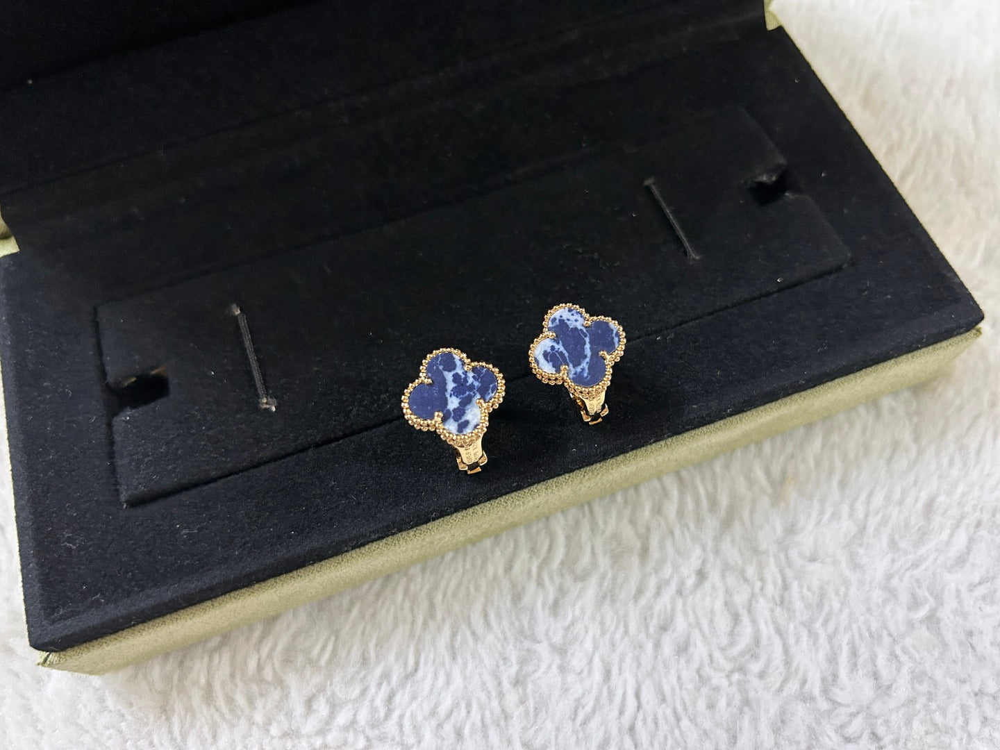 [OAK JURI]CLOVER PIETERSITE MEDIUM STUD EARRINGS