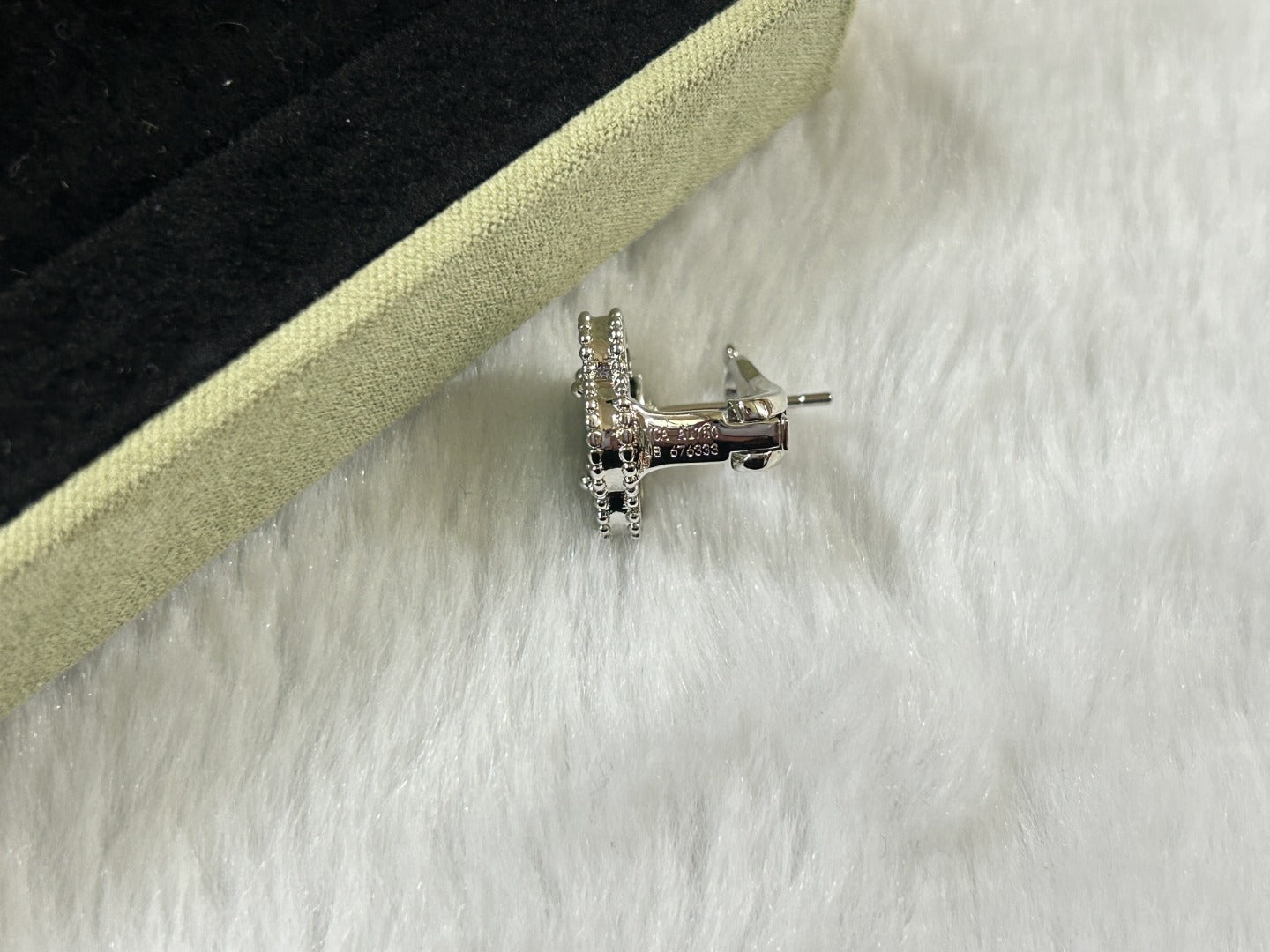 [OAK JURI]CLOVER PIETERSITE MEDIUM STUD EARRINGS