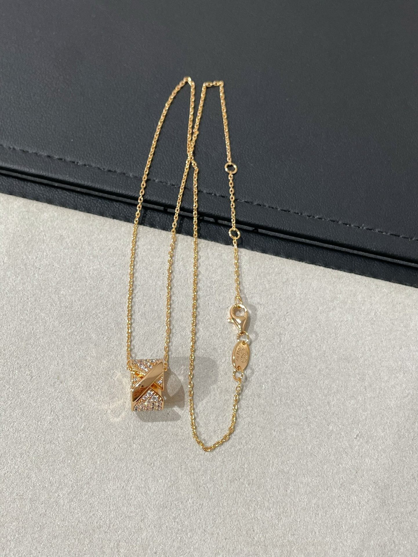 [OAK JURI]LIENS EVIDENCE DIAMOND PAVED NECKLACE