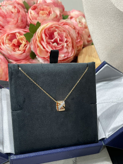 [OAK JURI]LIENS EVIDENCE DIAMOND NECKLACE