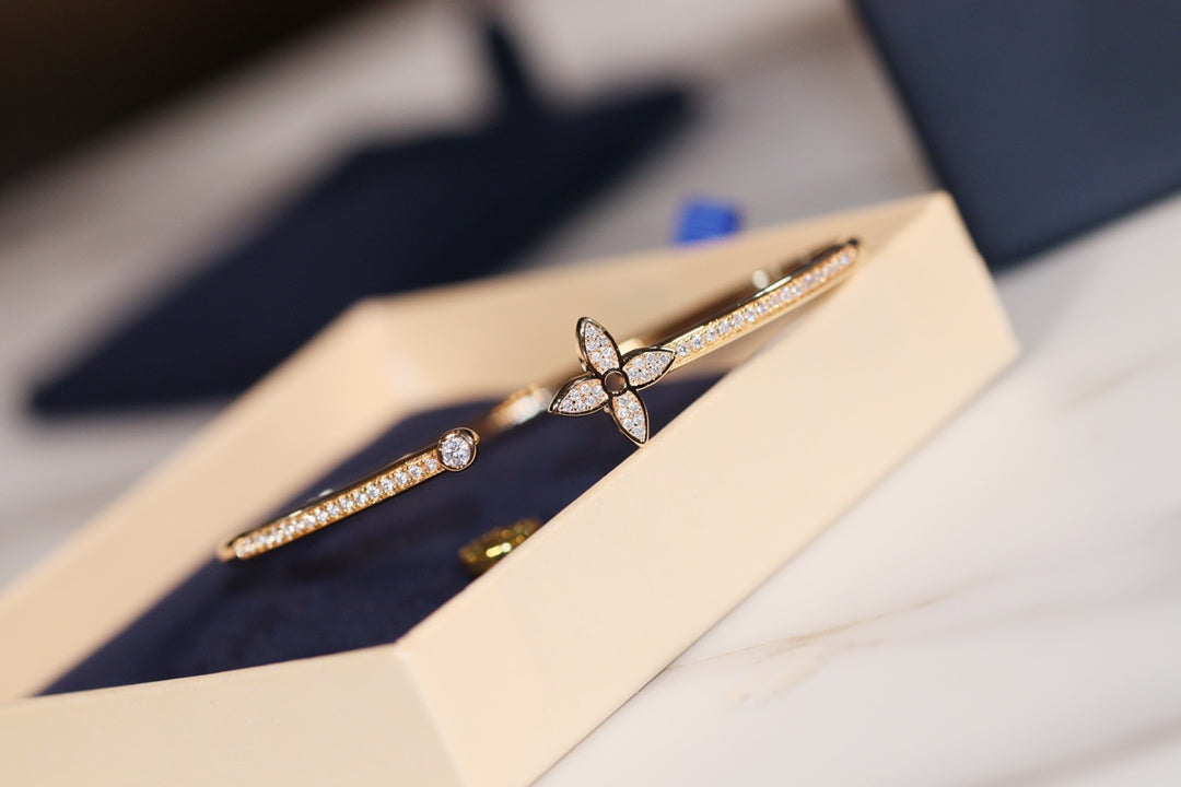 [OAK JURI]IDYLLE GOLD OPEN BRACELET DIAMOND PAVED