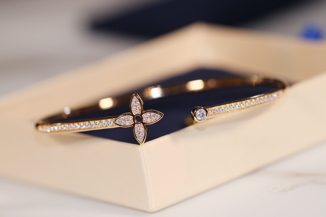 [OAK JURI]IDYLLE GOLD OPEN BRACELET DIAMOND PAVED