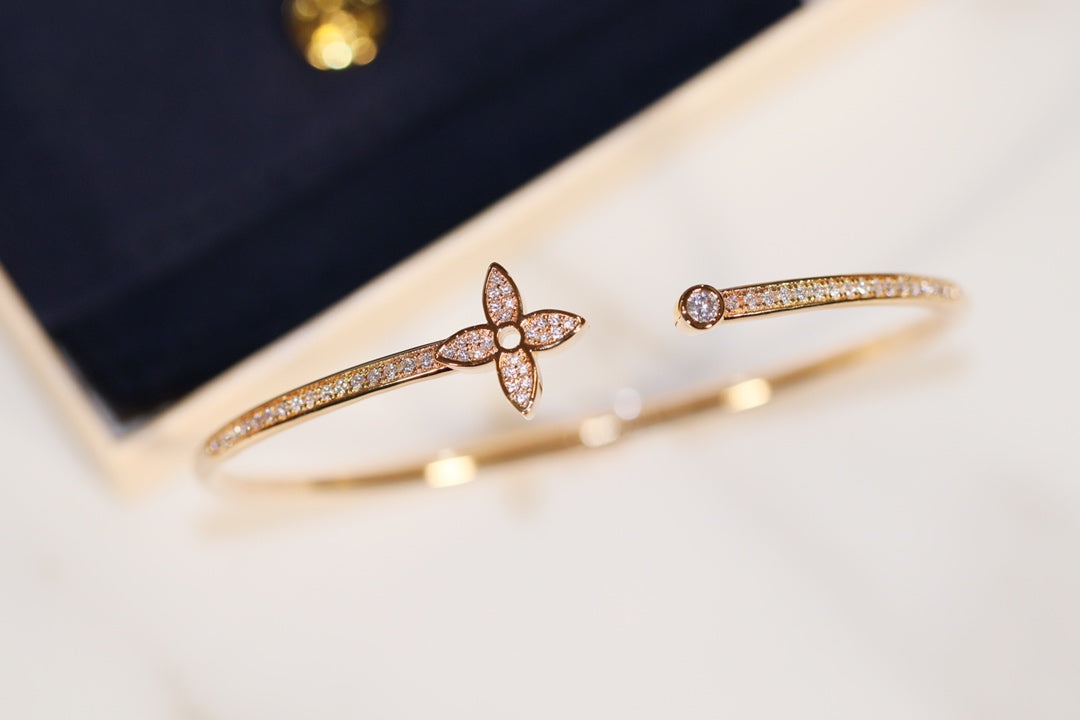 [OAK JURI]IDYLLE GOLD OPEN BRACELET DIAMOND PAVED