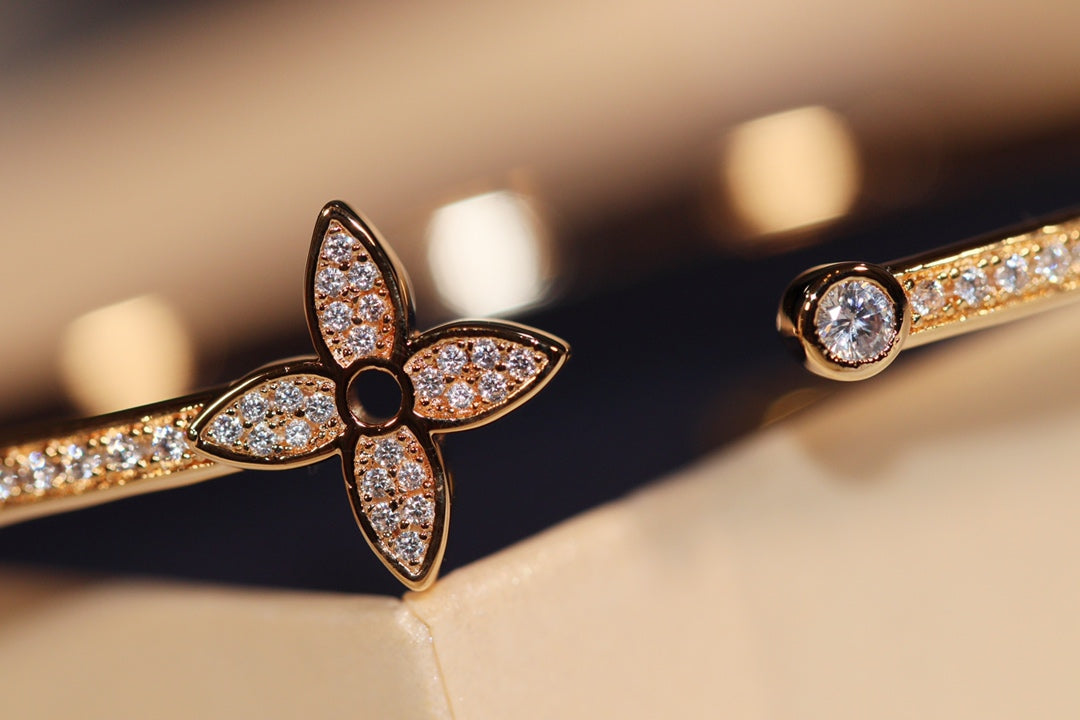 [OAK JURI]IDYLLE GOLD OPEN BRACELET DIAMOND PAVED
