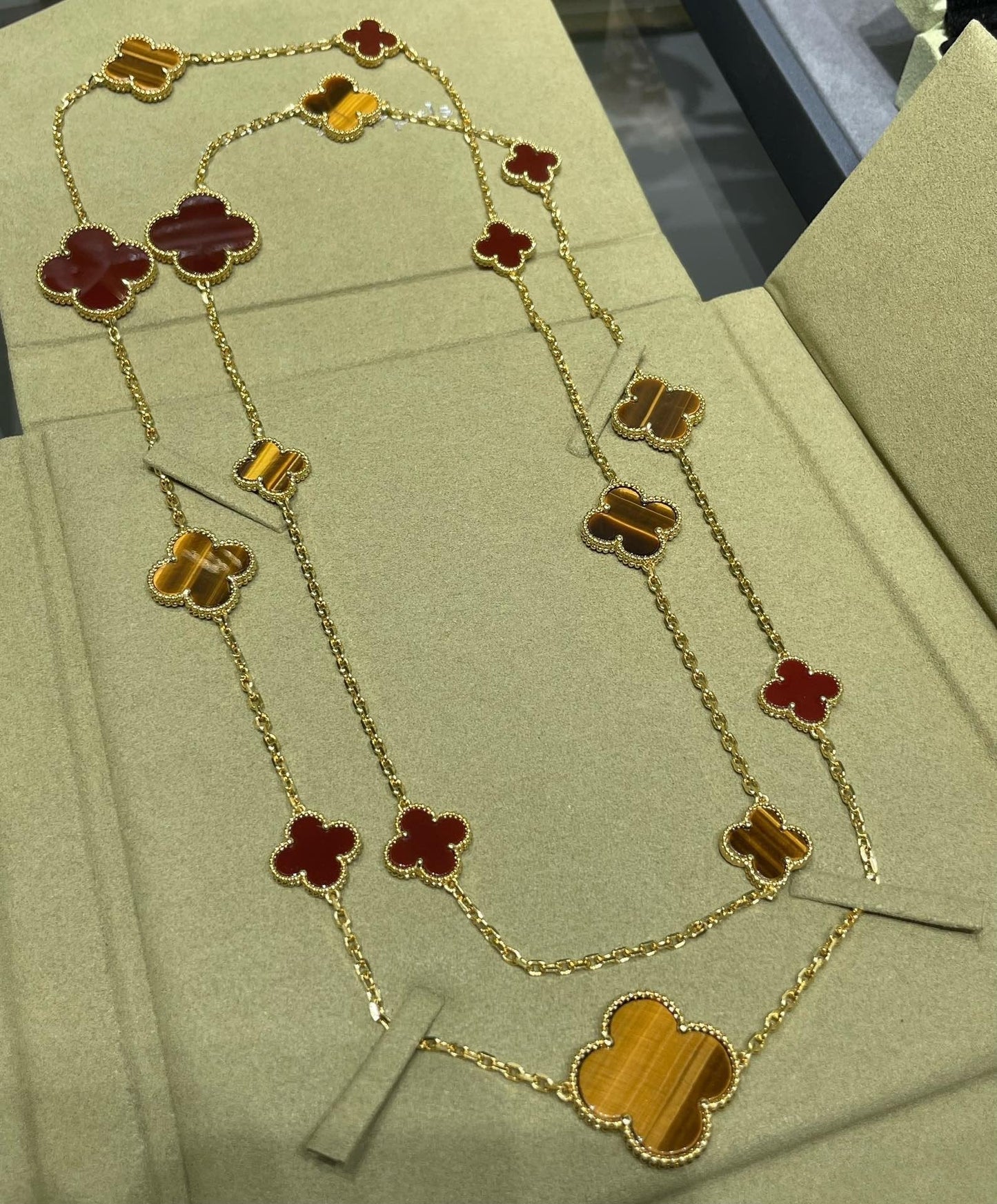[OAK JURI]CLOVER 16 MOTIF CARNELIAN TIGER EYE ROSE GOLD NECKLACE