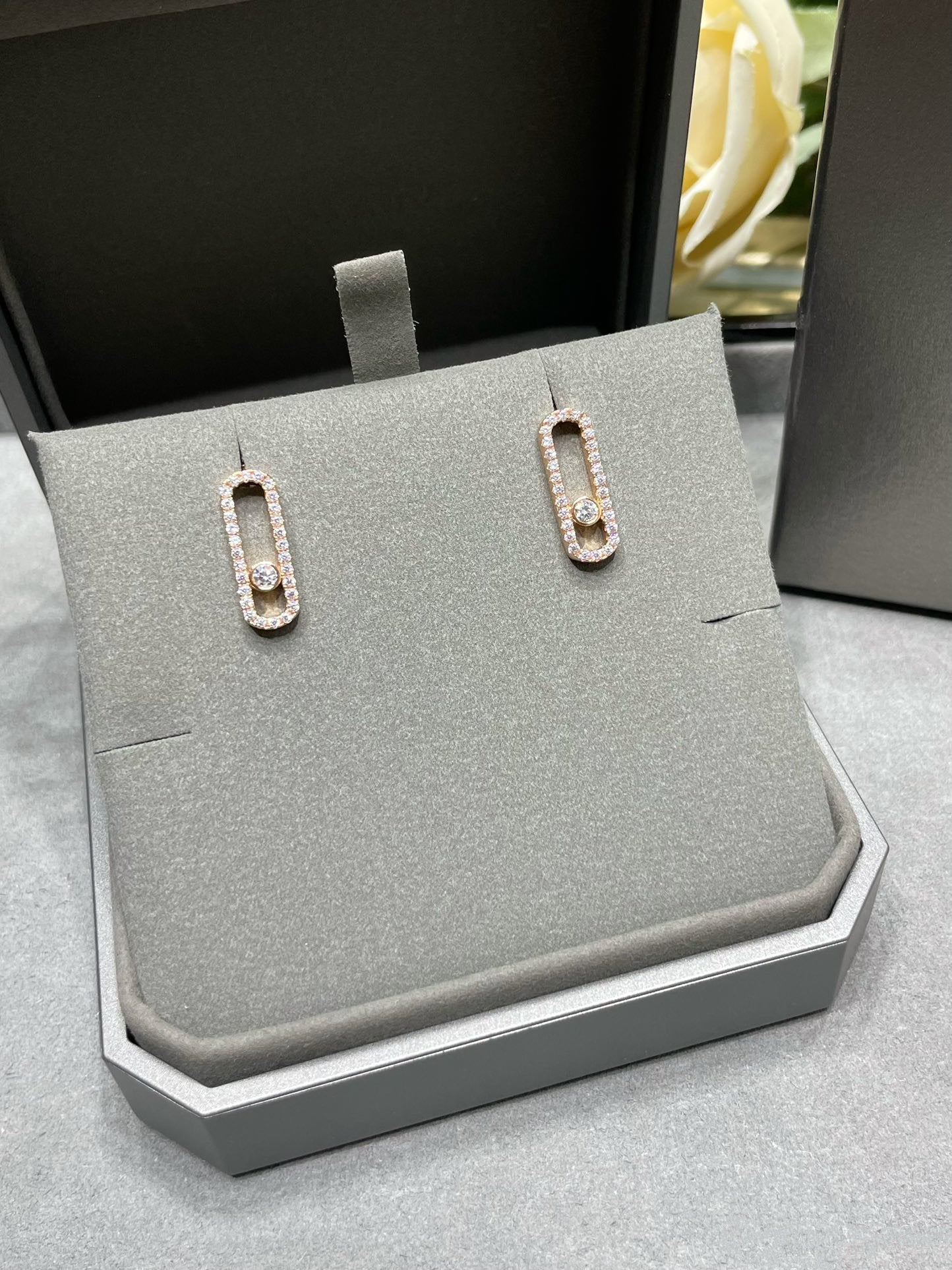 [OAK JURI]MOVE UNO STUD DIAMOND PAVED EARRINGS