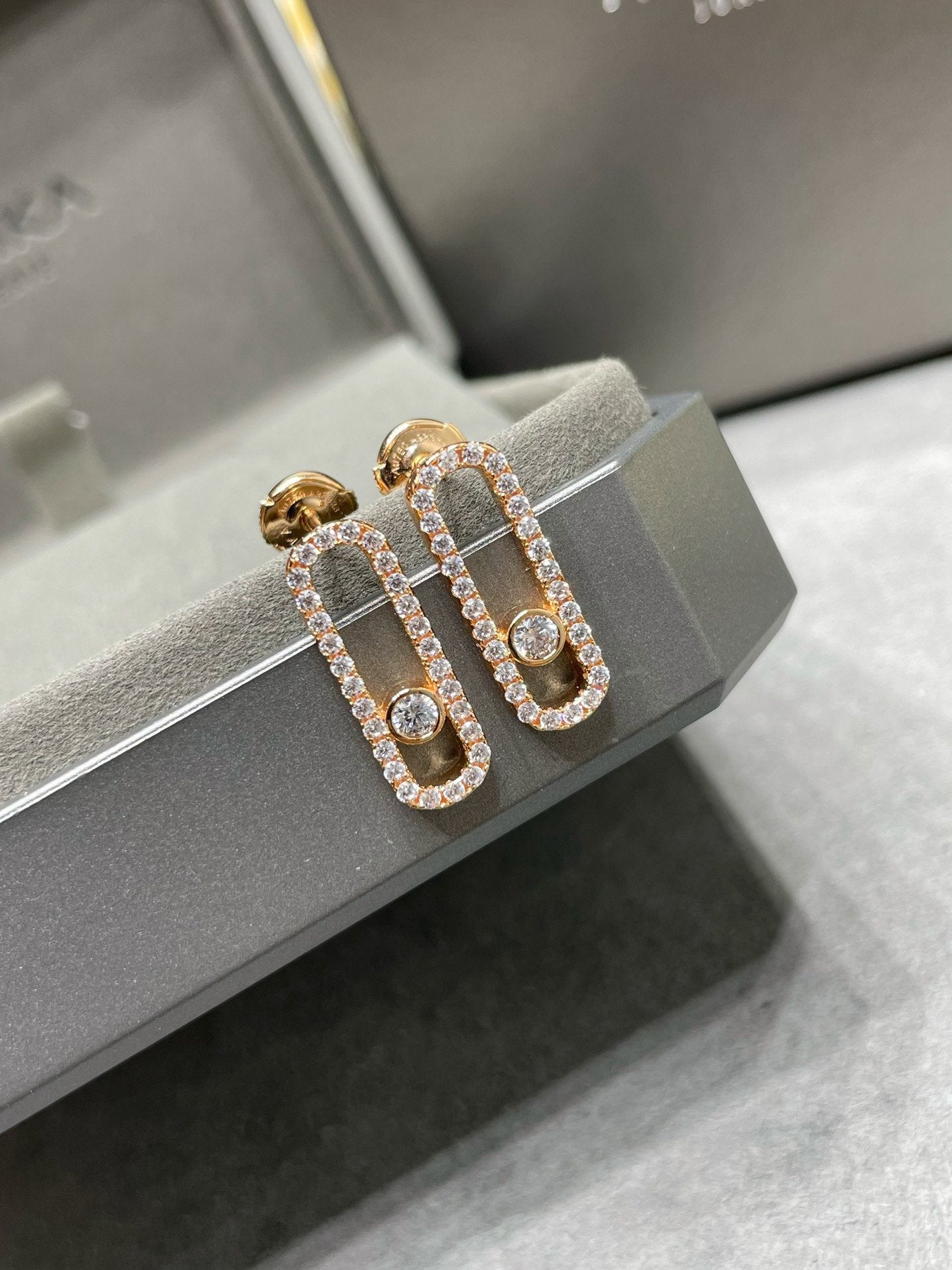 [OAK JURI]MOVE UNO STUD DIAMOND PAVED EARRINGS