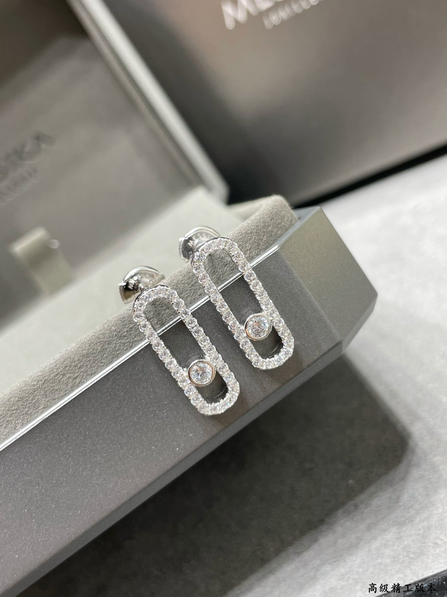 [OAK JURI]MOVE UNO STUD DIAMOND PAVED EARRINGS