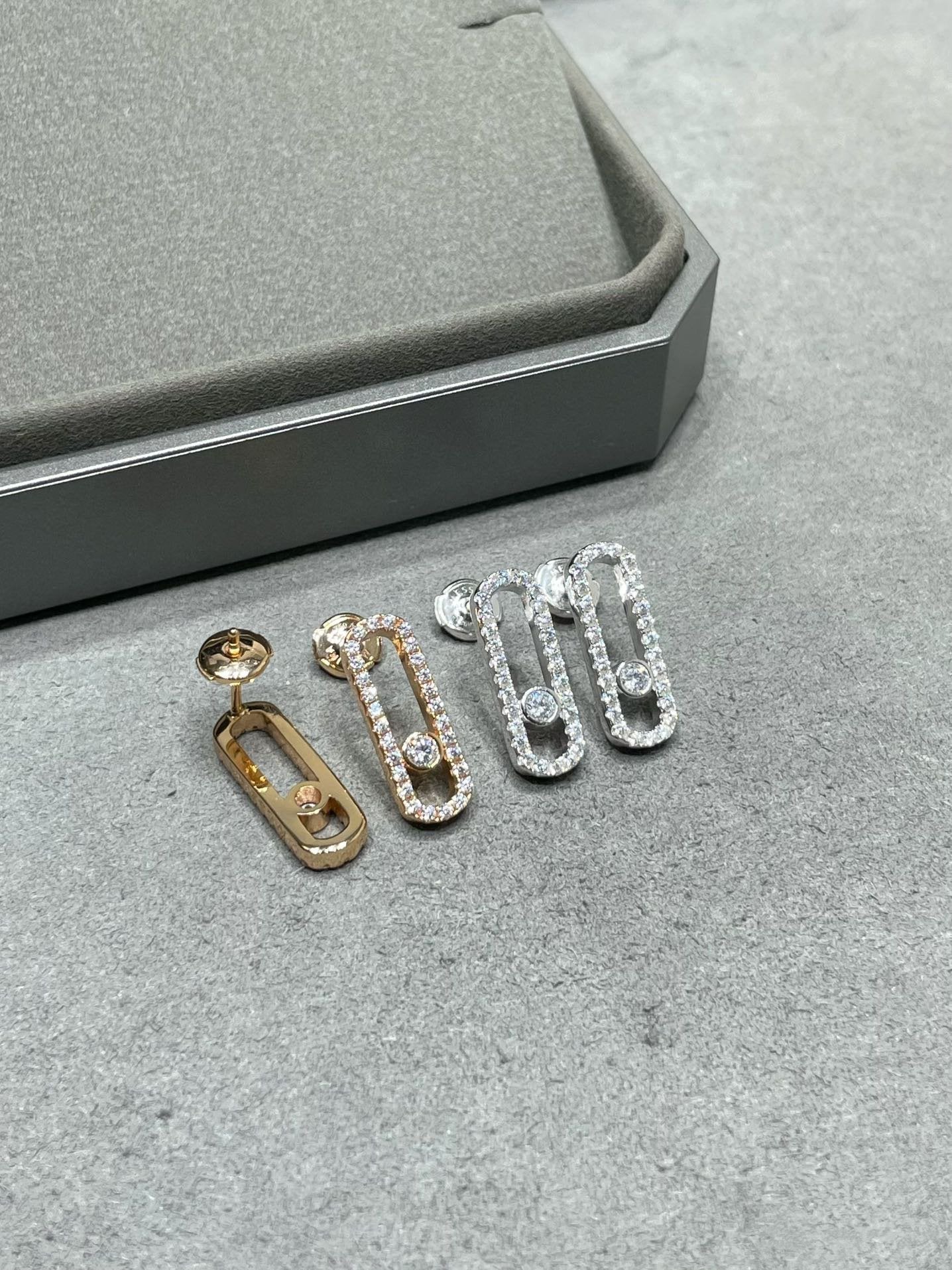 [OAK JURI]MOVE UNO STUD DIAMOND PAVED EARRINGS