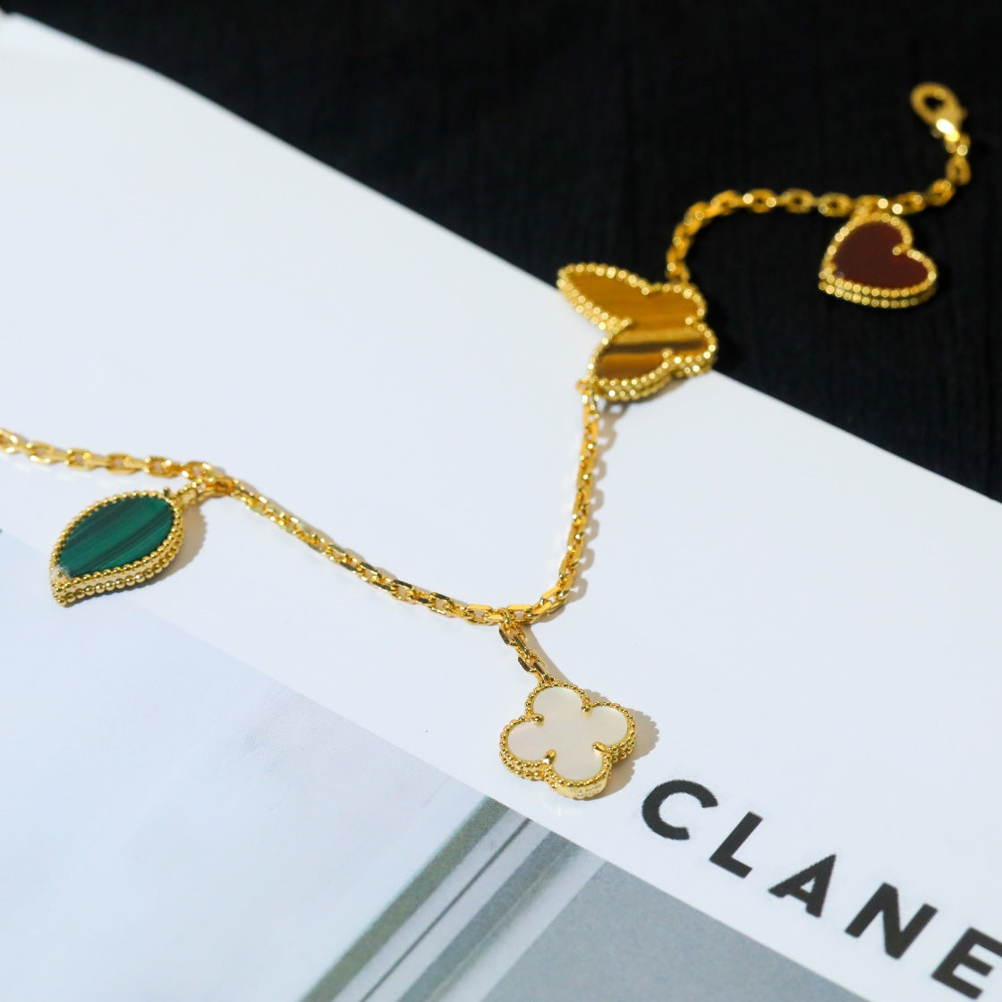 [OAK JURI]LUCKY SPRING 5 MOTIF GOLD BRACELET