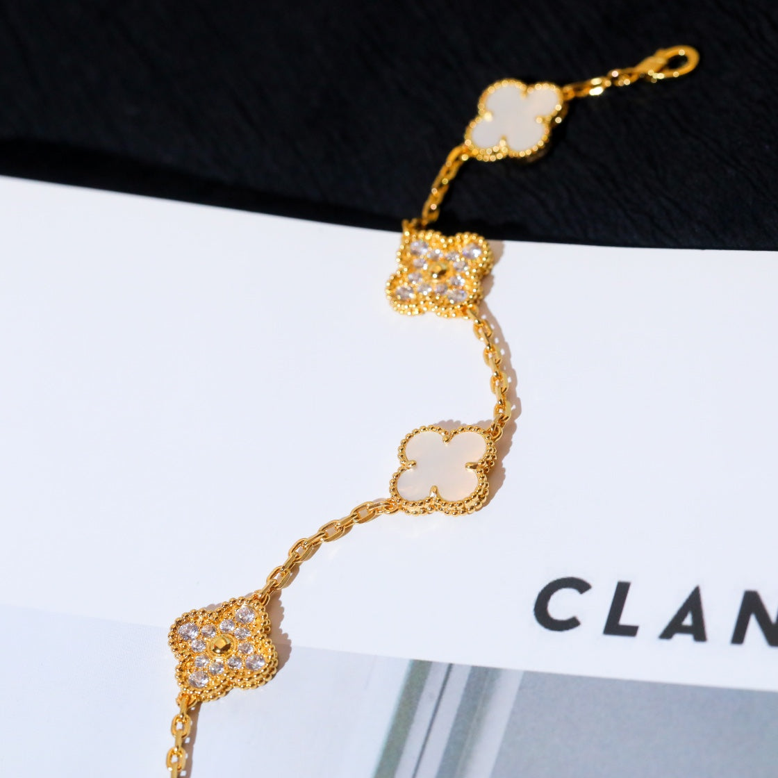 [OAK JURI]CLOVER BRACELET 5 MOTIF WHITE MOP DIAMOND