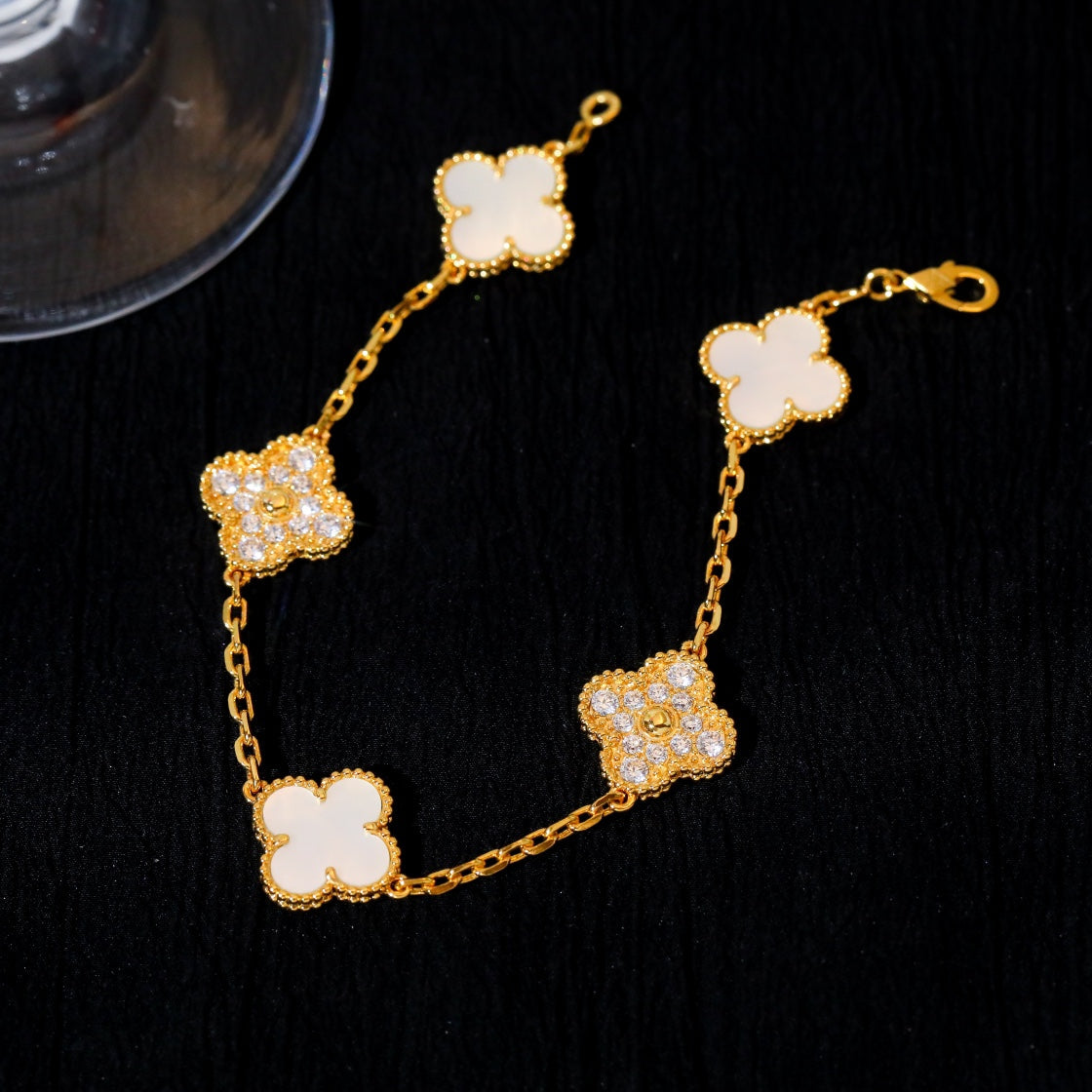 [OAK JURI]CLOVER BRACELET 5 MOTIF WHITE MOP DIAMOND
