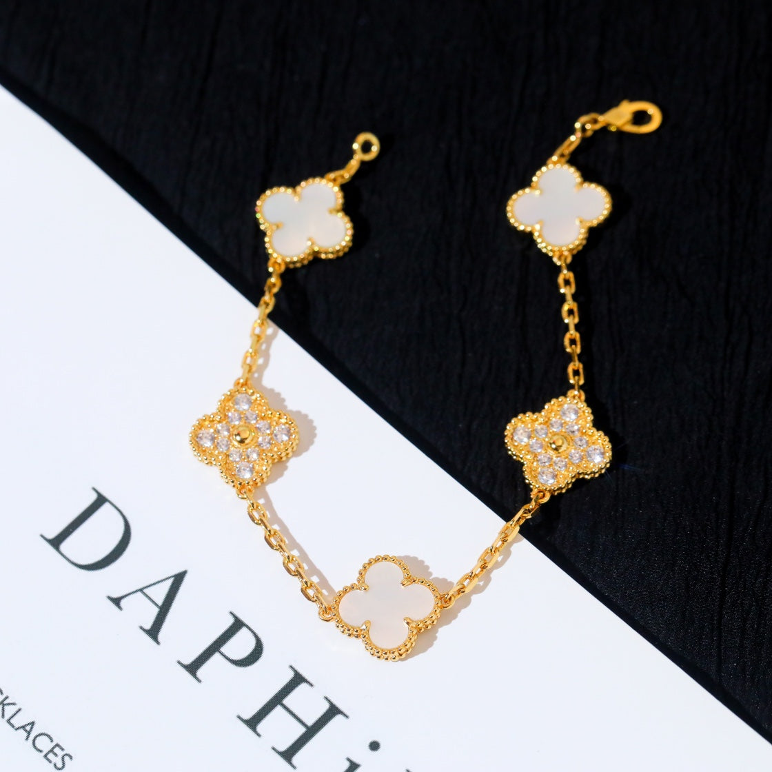 [OAK JURI]CLOVER BRACELET 5 MOTIF WHITE MOP DIAMOND