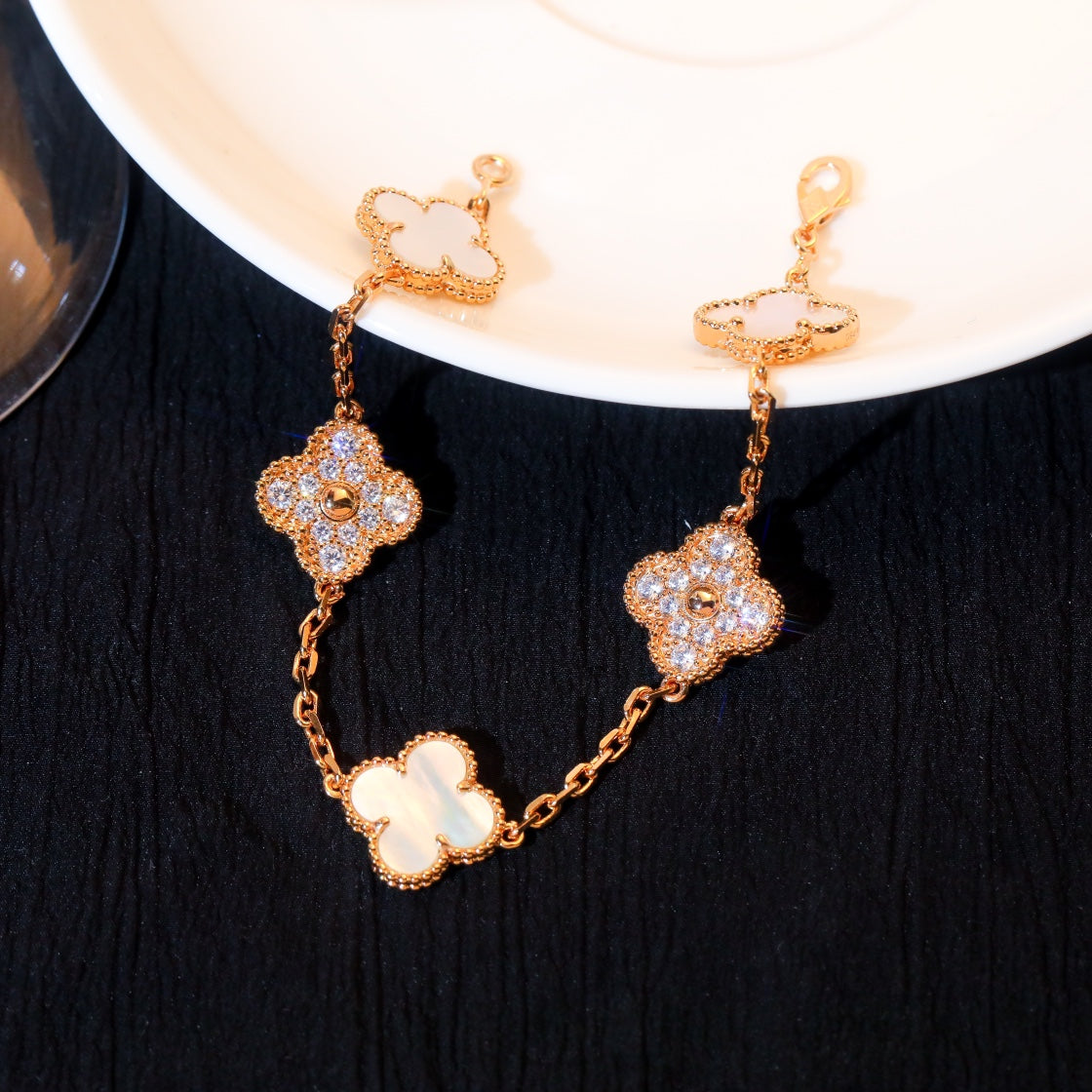 [OAK JURI]CLOVER BRACELET 5 MOTIF WHITE MOP DIAMOND