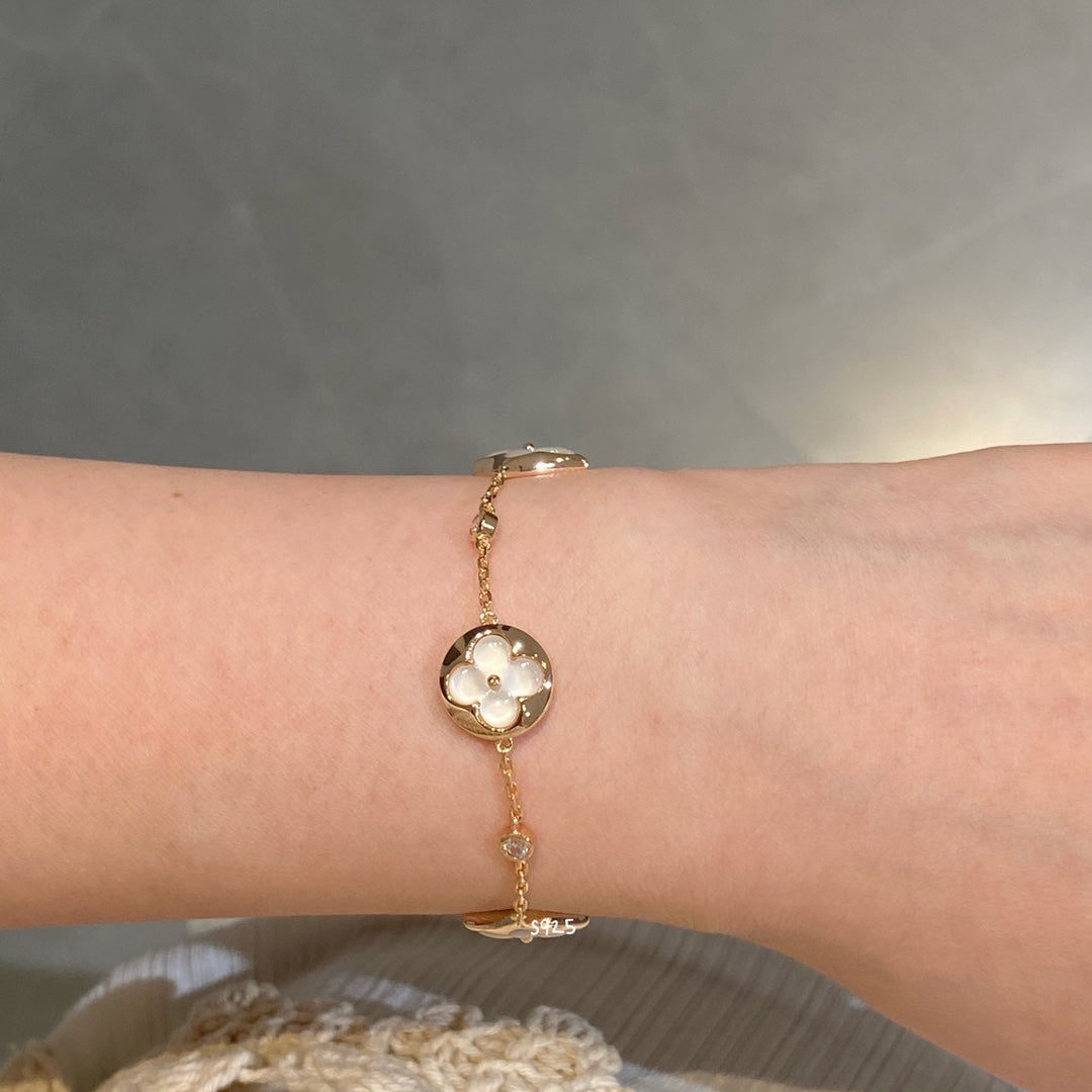[OAK JURI]STAR AND SUN 4 MOTIF WHITE MOP PINK GOLD BRACELET