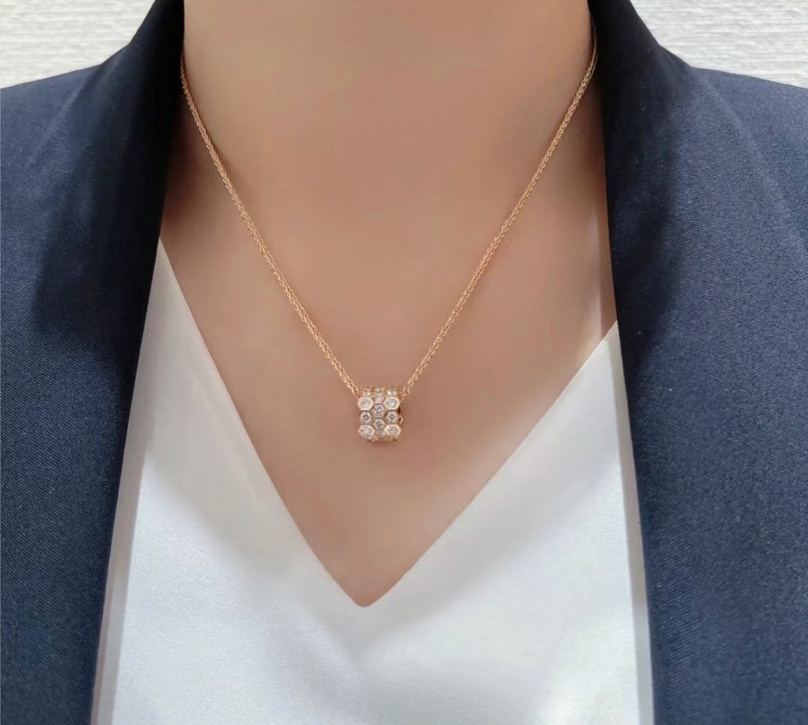 [OAK JURI]BEE LOVE DIAMOND PAVED 3 ROW NECKLACE