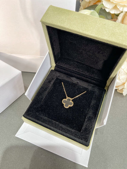 [OAK JURI]CLOVER ROCK CRYSTAL ROSE GOLD NECKLACE