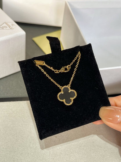 [OAK JURI]CLOVER ROCK CRYSTAL ROSE GOLD NECKLACE