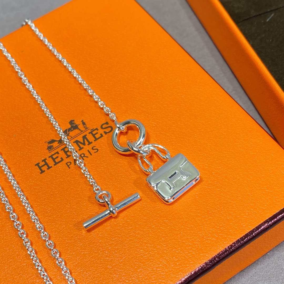 [OAK JURI]CONSTANCE PEDANT SILVER NECKLACE