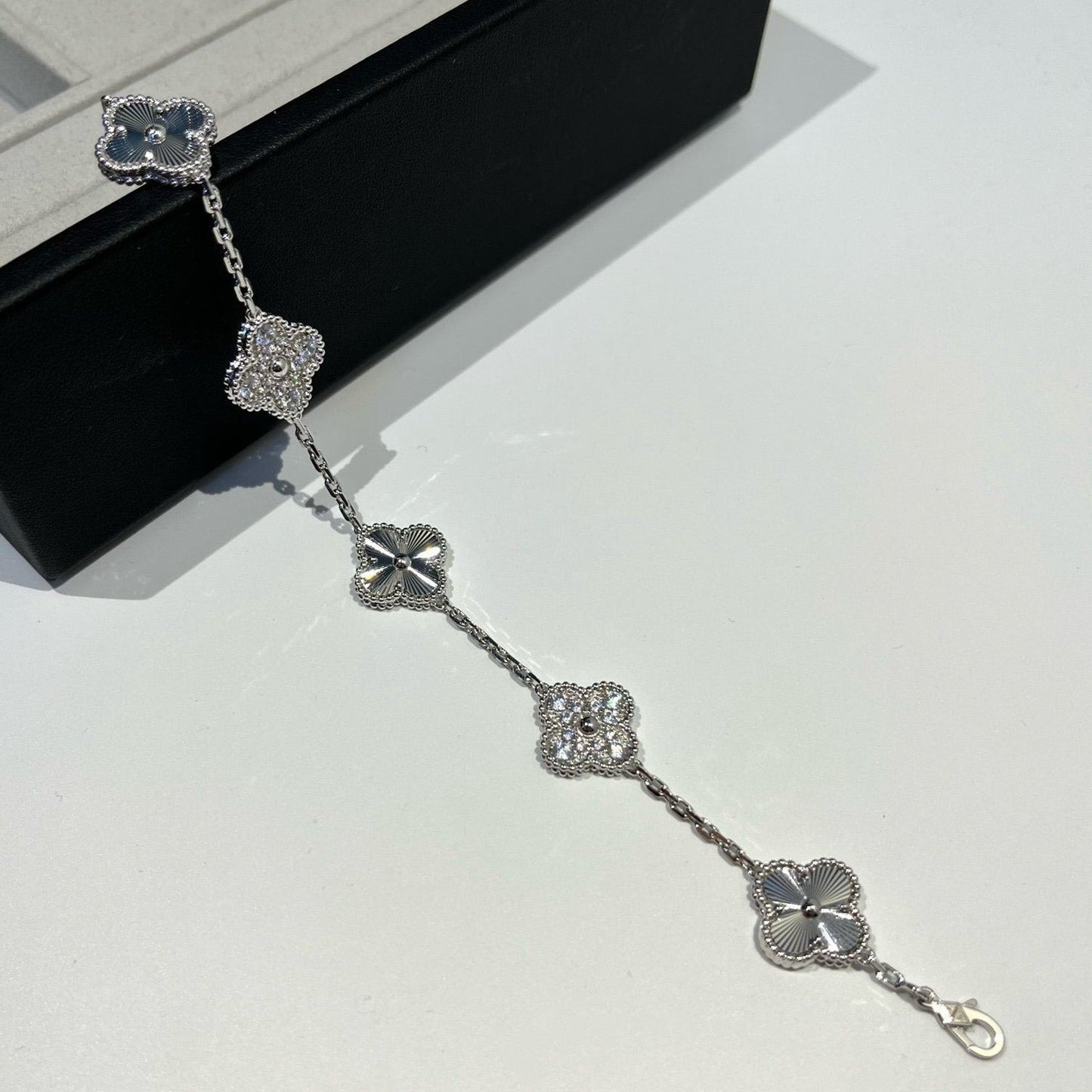 [OAK JURI]CLOVER 5 MOTIF SILVER DIAMOND BRACELET
