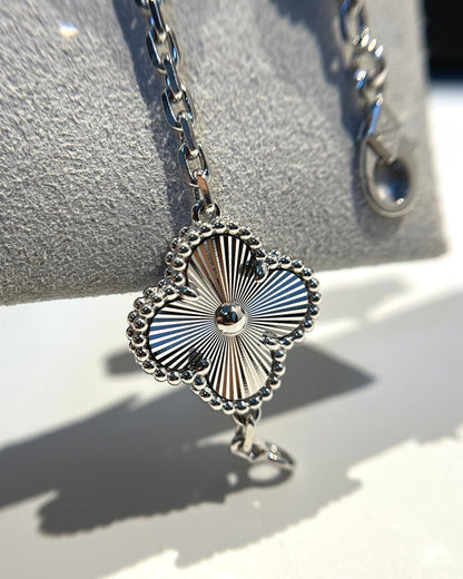 [OAK JURI] CLOVER 5 MOTIF LASER BRACELET COLLECTION