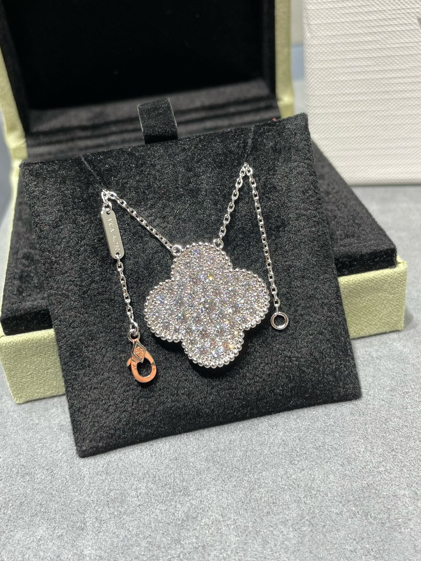 [OAK JURI]CLOVER 25MM LARGE PENDANT DIAMOND PAVED SILVER NECKLACE